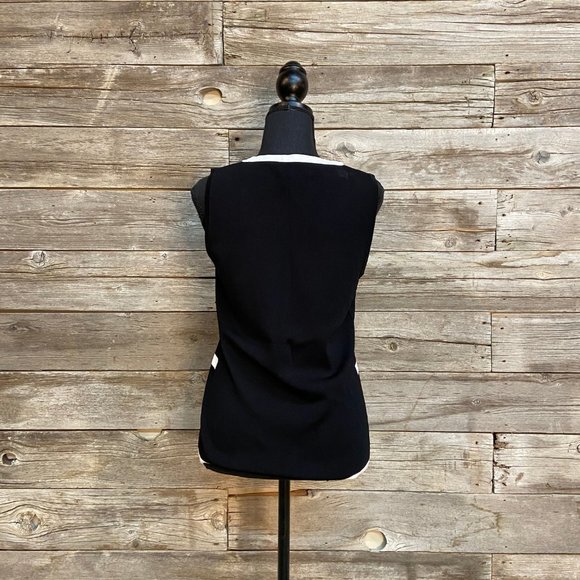 🖤Black and White Graphic Tank Top 🖤 - Picture 2 of 5